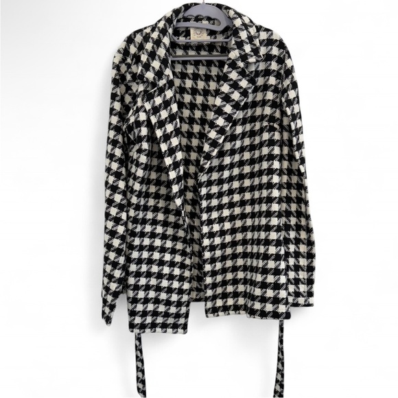 NWOT Fantastic Fawn Monochrome Houndstooth Capelet size small - Picture 2 of 2